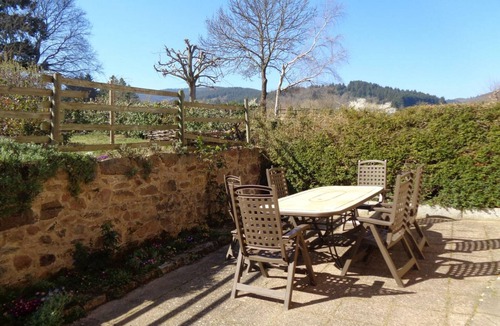 Renaison Cottage | 132 sqm Cottage with Fireplace and Garden in Renaison