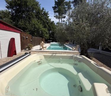 Pissos Villa | 14pers - Piscine & Jacuzzi - 40min des plages