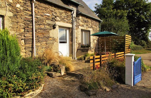Merleac Cottage | 15 mins from Lac de Guerledan and 40 mins from the beaches on the north coast.