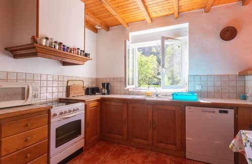 Esterencuby House | 150 m² Ground-Floor Apartment with Mountain View, Private Terrace & Wi-Fi