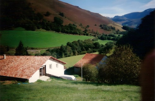 Esterencuby House | 150 m² Ground-Floor Apartment with Mountain View, Private Terrace & Wi-Fi