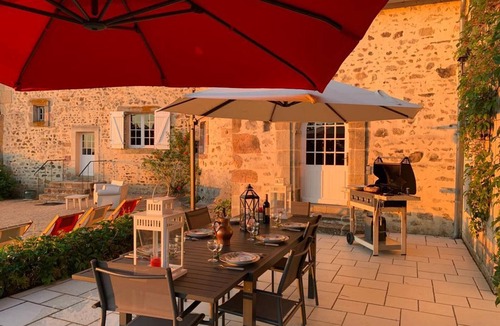 Le Brethon Cottage | 15th Century House with Garden and Pool in Nature