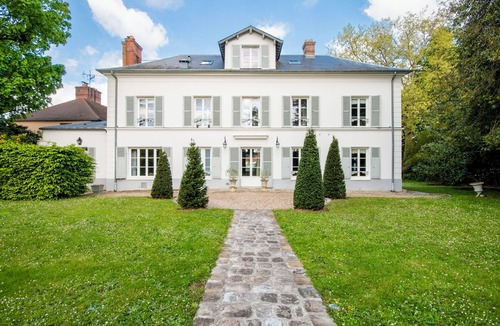 Mennecy House | 18th century residence with Jacuzzi near Paris