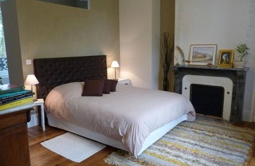 Parennes Bed & Breakfast | 19th Century Chateau with Spacious Rooms, Private Bathrooms, Breakfast & Wifi in 2-Hectare Park