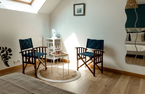 Chammes House | 1st floor bedroom - garden view