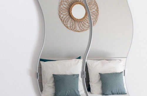 Chammes House | 1st floor bedroom - garden view