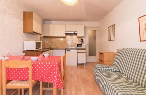 Forville Apartment | 1st floor, view mountain, balcony, tv, 30m², Serre Chevalier