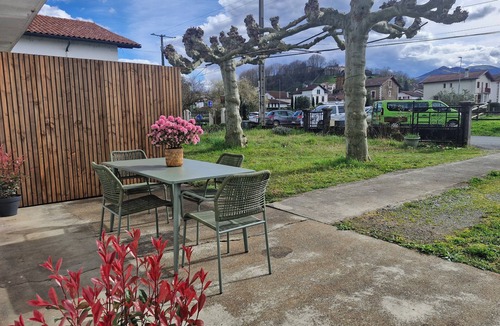 Saint-Jean-Pied-de-Port Apartment | 2/4-person ground-floor apartment with