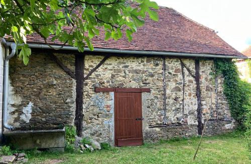 Saint-Cyr-les-Champagnes House | 2 Bed Cottage-Sleeps 4-Garden-Fireplace-Pets