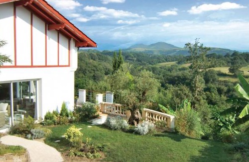 Saint-Pee-sur-Nivelle House | 2 bedroom accommodation in Saint-Pée-sur-Nivelle