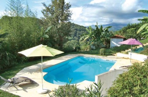 Saint-Pee-sur-Nivelle House | 2 bedroom accommodation in Saint-Pée-sur-Nivelle