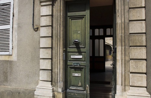 Beaune City Centre Apartment | 2 Bedroom apartment in the historic center! (New full air con installed in 2024)