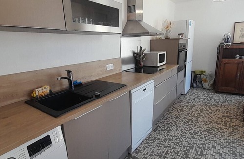 Levroux Apartment | 2 bedroom apartment with terrace- Wifi in the heart of Levroux