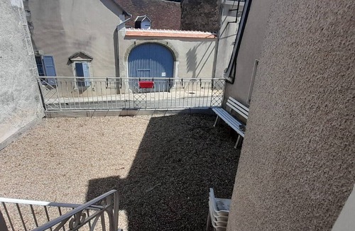 Levroux Apartment | 2 bedroom apartment with terrace- Wifi in the heart of Levroux