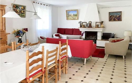 Saint-Trinit House | 2 Bedroom Cozy Home In Saint Trinit