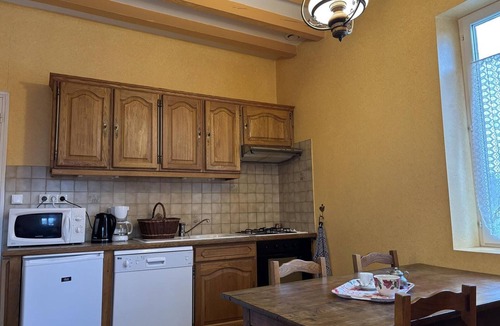 Aurouer Cottage | 2-bedroom house with enclosed garden in Sologne, pets allowed
