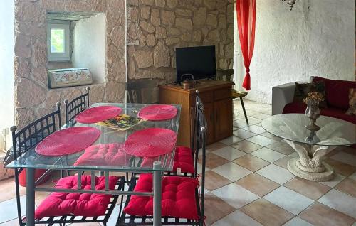 Pied-de-Borne House | 2 Bedroom Lovely Home In Pied-De-Borne