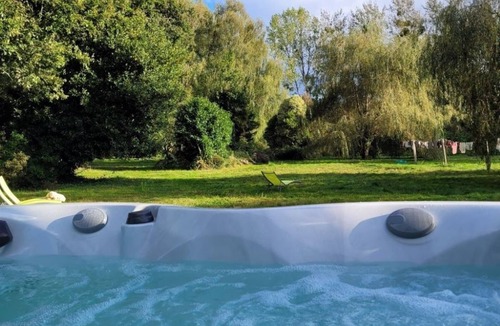 Landevant Bed & Breakfast | 2 bedrooms with private bathroom and kitchenette, swimming pool, spa and sauna.