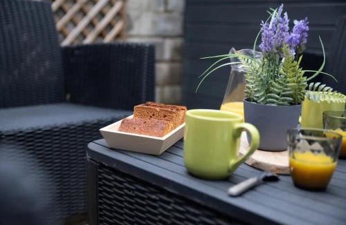 Ernee Apartment | 2 Pause détente avec terrasse privée