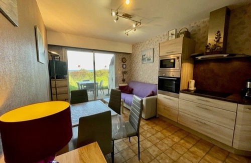 Saint-Pierre-Quiberon Apartment | 2-room apartment in Kerhostin, sea view, pets allowed