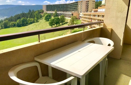 Villard-de-Lans Apartment | 2-room apartment at the ski slopes with balcony and parking