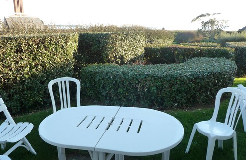 Arzon Apartment | 2 roomed apartment for 4 to 5pers, ground garden, stunning sea views, à150m Beach