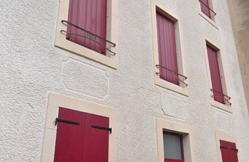 Neris-les-Bains Apartment | 20.50M2 STUDIO on the ground floor FOR 1 OR 2 PEOPLE