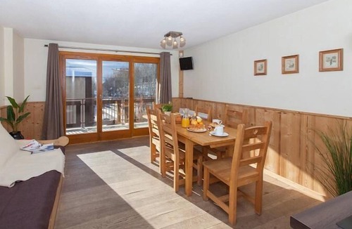 Briancon Apartment | 200m from resort center, 3rd floor, balcony, tv, ski locker, 40m², Serre Chevalier