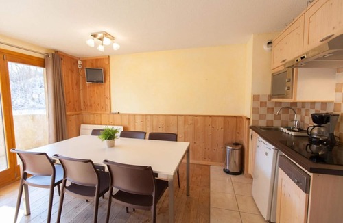 Briancon Apartment | 200m from resort center, 3rd floor, balcony, tv, ski locker, 38m², Serre Chevalier