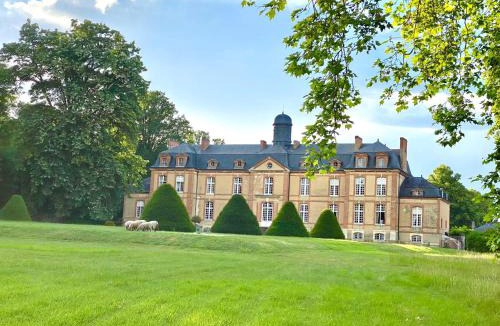 Lombron House | 24H LE MANS Château de Lauresse chambres d'hôtes Luxe, avec services