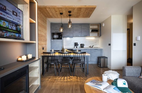 Risoul Apartment | 250m from shops, swimming pool, sauna, hammam, balcony, ski locker, 96-102m², Risoul