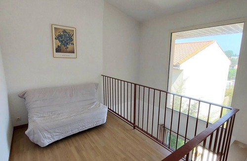 Latour-Bas-Elne Apartment | 2bed, large garden, 6pers, wifi parking 2km sea 67m2, ok vacation vouchers animals