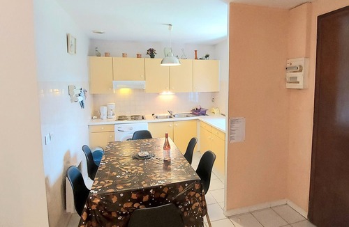 Elne Apartment | 2km mer 2ch trés grand jardin campagne wifi parking 4 pers sur demande animaux