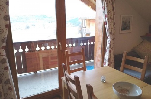 La Joue du Loup Apartment | 2nd floor, view mountain, balcony, parking, tv, 32m², La Joue du Loup