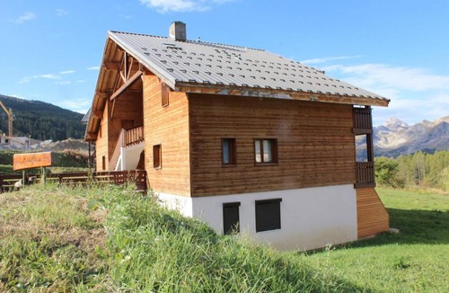 La Joue du Loup Apartment | 2nd floor, view mountain, balcony, parking, tv, 32m², La Joue du Loup