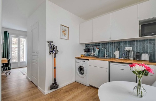 Le Pre-Saint-Gervais Apartment | 2P studio with patio near Paris