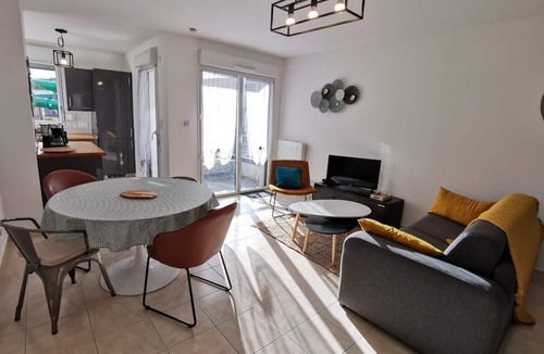 Morgat Apartment | 3* accommodation 200 m from the beach. Walking distance to shops.