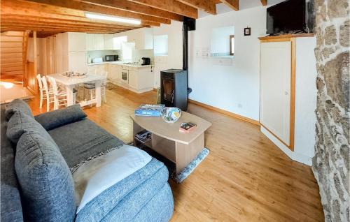 Essertines-en-Chatelneuf House | 3 Bedroom Amazing Home In Essertines-En-Châtelne