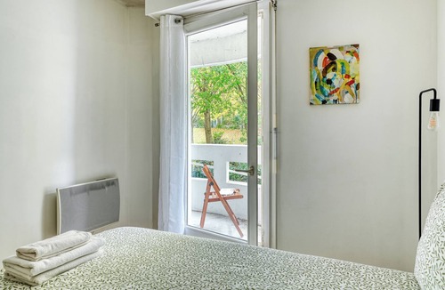 Belleville Apartment | 3 bedroom apartment with balconies