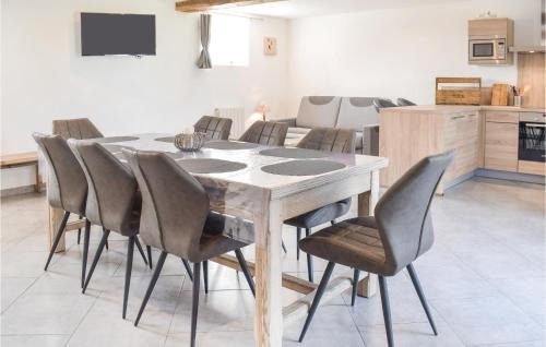 Terre-et-Marais House | 3 Bedroom Gorgeous Home In Sainteny