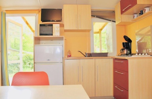 Saint-Cheron House | 3 Bedroom Mobile Home in Saint-ChÃ©ron