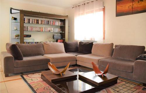 Autun Apartment | 3 Bedroom Stunning Apartment In Autun