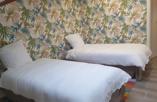 Le Blanc-Mesnil Apartment | 3 Bedroom unit in front of Le Bourget airport