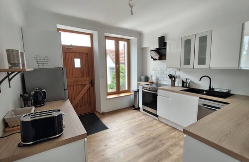 Fimenil House | 3 double bedroom gite, each with private bathroom in a beautiful location.