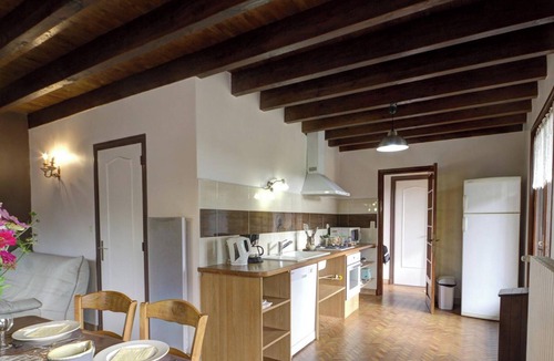 Les Salles Cottage | 3-ear cottage, 2 bedrooms, terrace and Wi-Fi