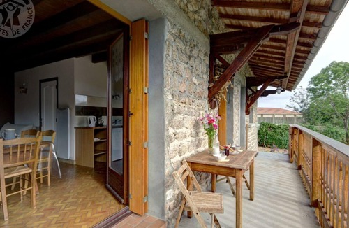 Les Salles Cottage | 3-ear cottage, 2 bedrooms, terrace and Wi-Fi