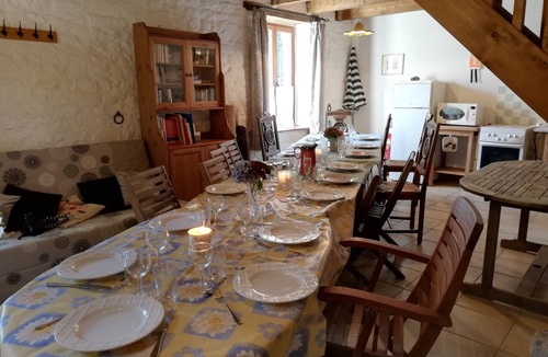 Ploerdut Cottage | 3 houses with 6x3 beds, approx. 1 hectare of land and a swimming pool.