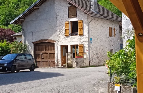 Saint-Champ House | 3-person gîte in the heart of a small Bugist village. 300 € per week