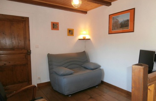 Saint-Champ House | 3-person gîte in the heart of a small Bugist village. 300 € per week