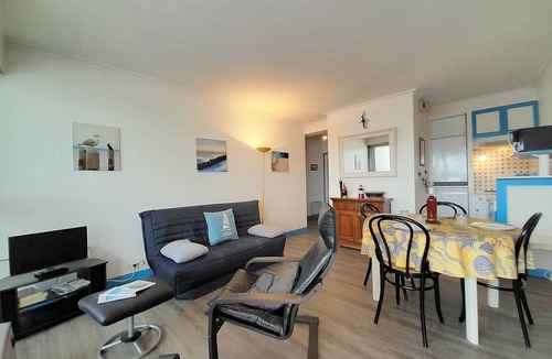 La Trinite-sur-Mer Apartment | 3-room apartment in La Trinité-sur-Mer with parking, 4 pers., port view